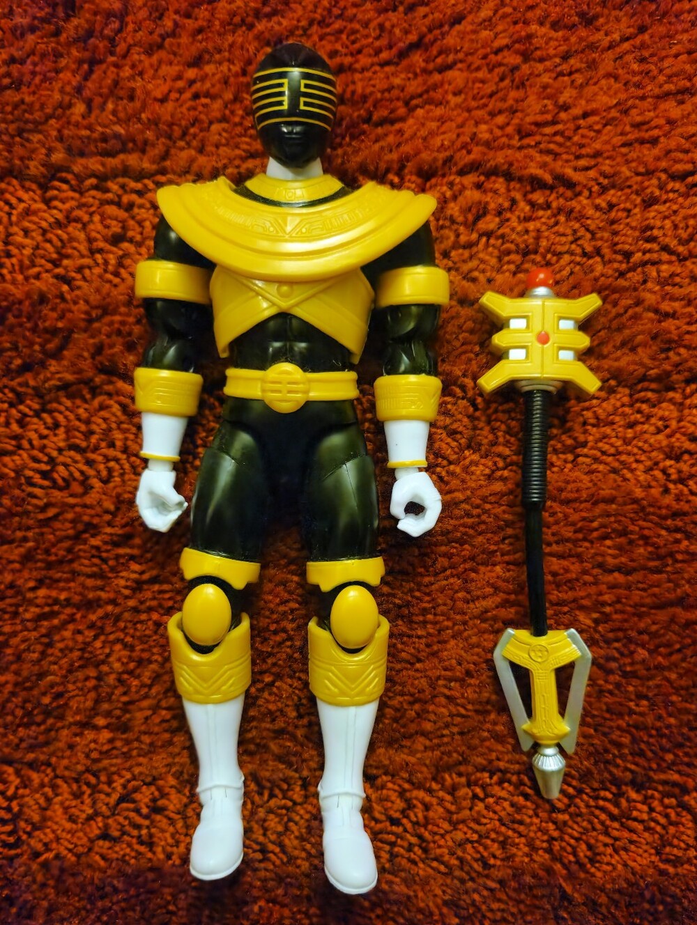 Bandai Legacy Collection Power Rangers ZEO Gold Ranger action figure w/weapon